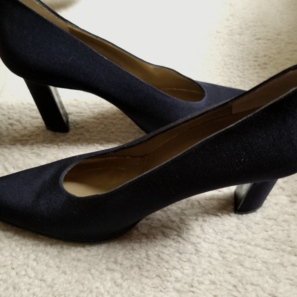 Yves Saint Laurent Blue Peau de soie Pumps 7.5 N